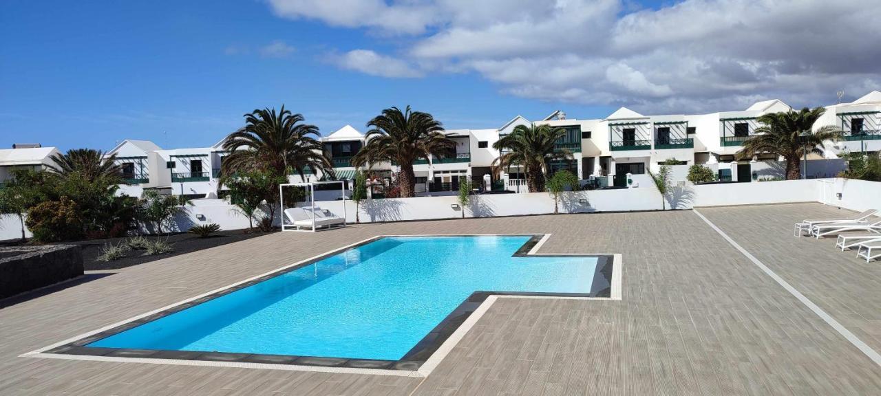 Luminosa Vivienda Vacacional Con Vista A La Piscina Costa Teguise Eksteriør bilde