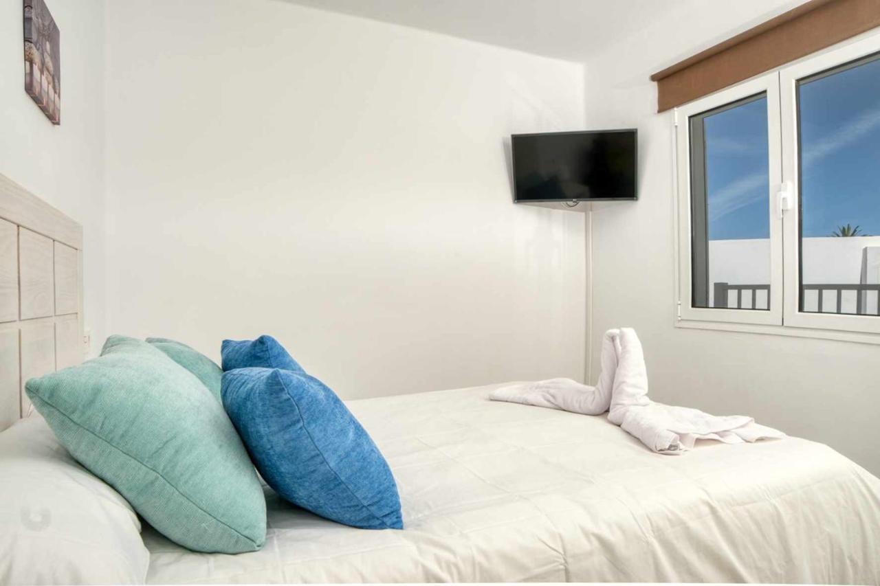 Luminosa Vivienda Vacacional Con Vista A La Piscina Costa Teguise Eksteriør bilde