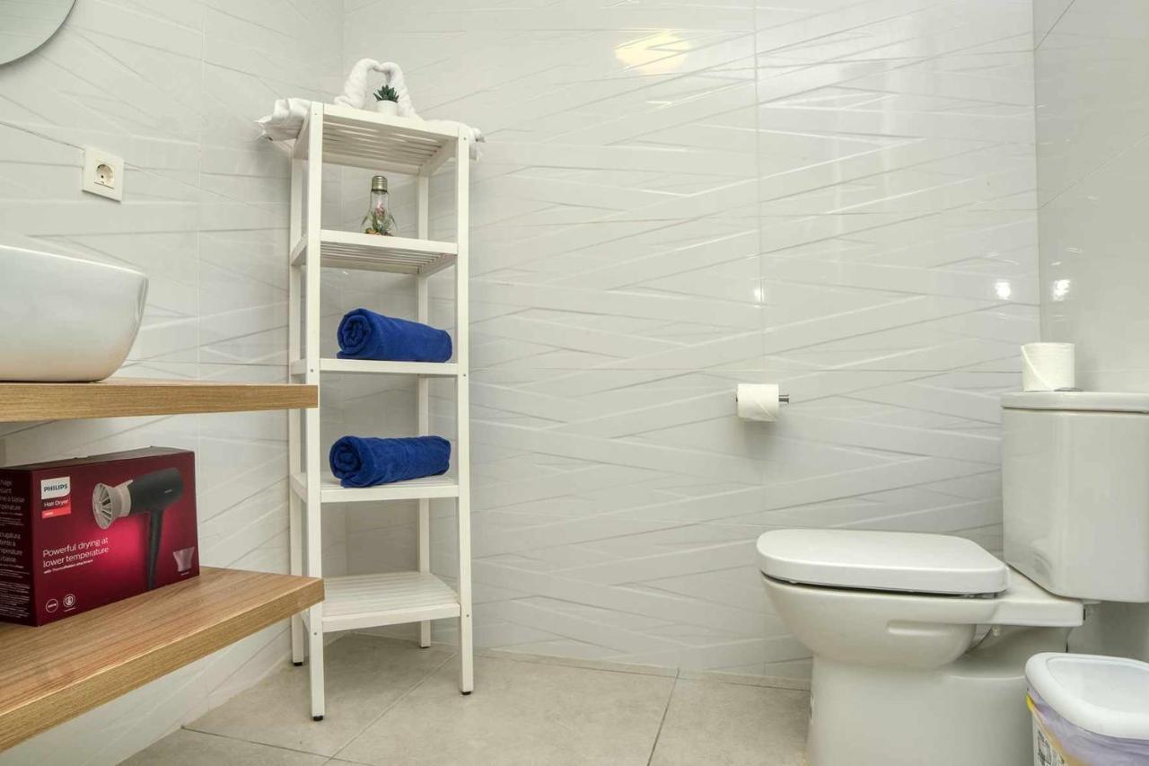 Luminosa Vivienda Vacacional Con Vista A La Piscina Costa Teguise Eksteriør bilde